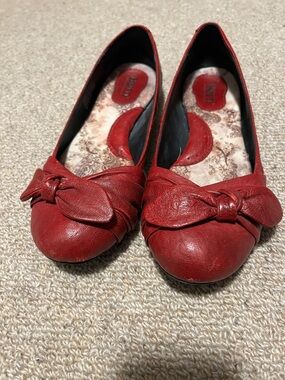 Women's Red Born Bow-Accent Ballet Flats 7/38